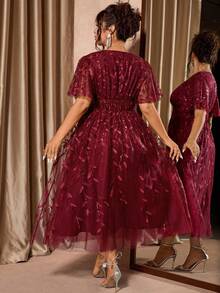 Cravure Vestido elegante de fiesta rojo de talla grande con cuello en V, malla y volantes con lentejuelas en el bajo - Burdeos - Ver 3