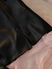 DelicateAllure 四件套睡衣：刺绣滚边V领仿丝吊带裙、吊带背心、短裤和系带睡袍，秋冬服装 - 黑色 - 查看 7