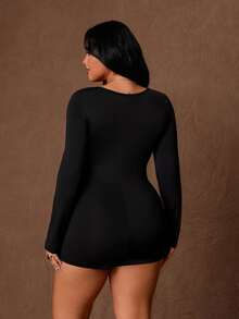 Rustia Jumpsuit Unitard Plus dengan Detail Kancing Leher Persegi untuk Pesta Malam Musim Gugur, Warna Hitam Elegan dan Seksi - Hitam - View 2