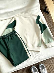 SHEIN 2件組小男孩酷炫圖形與幾何時尚印花圓領運動衫與運動長褲套裝，休閒運動服，適合假期派對、春/秋/冬，舒適易穿，秋季首選，街頭風，外出，返校，戶外 - 彩色 - 查看 2