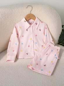 SHEIN 2件組少女彩色蝴蝶結印花翻領長袖後背蝴蝶結裝飾上衣與短褲套裝，學院休閒風，適合四季穿著，度假及更多場合 - 粉色 - 查看 3