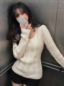 DAZY 女款純色修身麻花編織長袖深V領優雅性感度假風秋冬針織套頭毛衣 - 米色 - 查看 6