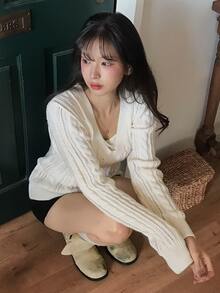 DAZY 女款純色修身麻花編織長袖深V領優雅性感度假風秋冬針織套頭毛衣 - 米色 - 查看 2
