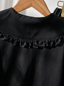 SHEIN 1件日韓風春夏薄款單件開學甜美蕾絲飾邊娃娃領白色女式襯衫，可拆卸蝴蝶結，寬鬆雪紡泡泡長袖附荷葉袖口，通勤百搭青春內搭上衣，優雅甜美白色小襯衫，韓風娃娃領襯衫女款 - 黑色 - 查看 4