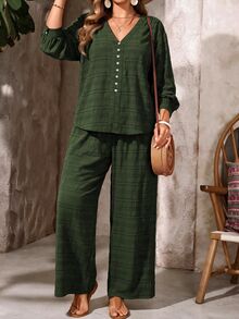 Linhara 女款大尺碼 80 年代休閒 V 領長袖上衣與鈕扣前襟紋理梭織長褲兩件套，深綠色，適合秋季正式場合與度假 - 墨綠色 - 查看 3