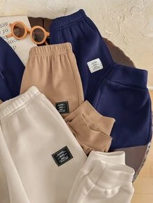 SHEIN 6 件套年轻男孩休闲圆领运动衫和印花运动裤套装，极具吸引力，包含 1 条金属项链配饰，适合户外玩耍、街头风格、派对、返校、生日、迎婴派对、节日、秋冬、羊毛、加厚 - 彩色 - 查看 6