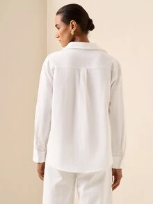 Briarwyn 女款卡通熊刺繡落肩長袖單排扣襯衫 - 白色 - 查看 7