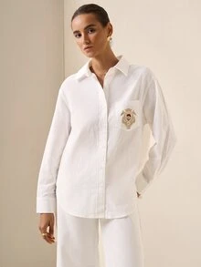 Briarwyn 女款卡通熊刺繡落肩長袖單排扣襯衫 - 白色 - 查看 3