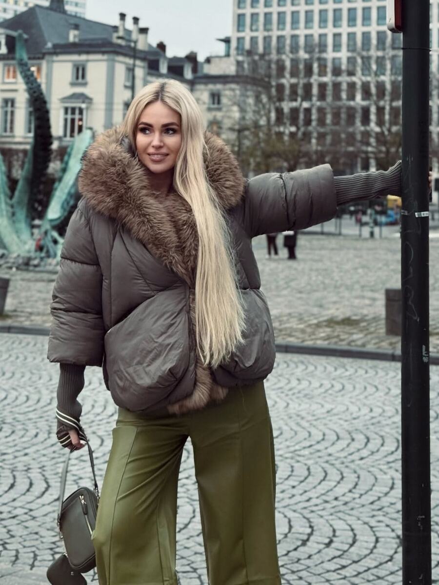 Anewsta Short Thick Hooded Jacket With Extra Large Furry Collar And Ribbed Cuffs - Army Green - View 1