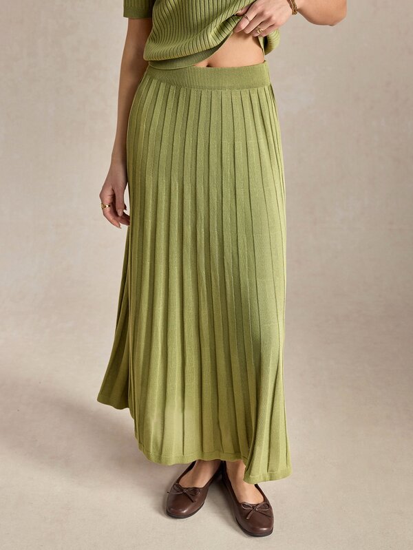 BizChic Women's Solid Color Short Sleeve Top And Skirt Casual Knit 2 Pieces Set