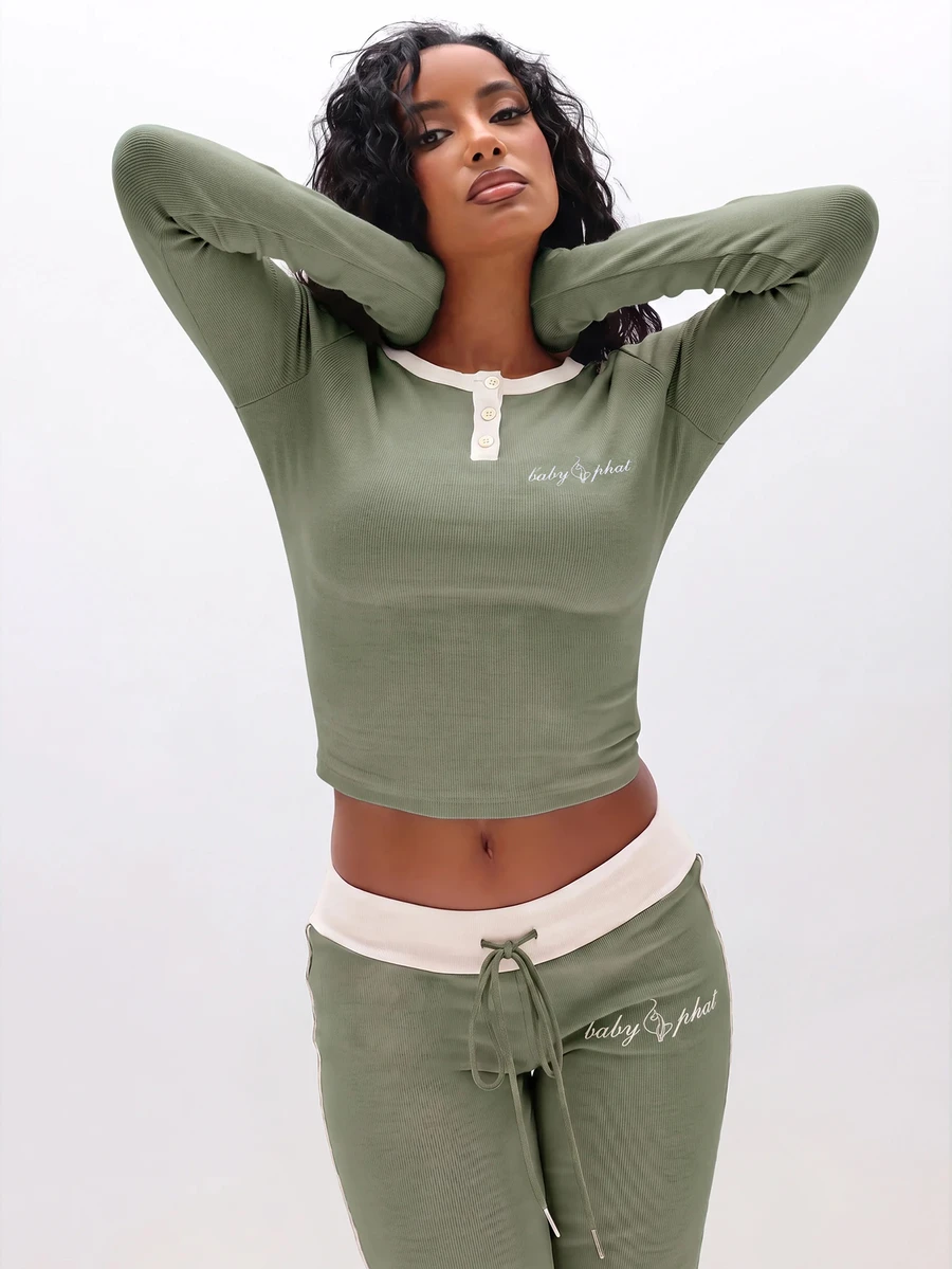 BABYPHAT Women's Letter Print Casual Long Sleeve Top For Daily Wear - Army Green - View 1