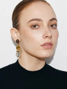 Ashenrae 1pair Stylish Asymmetrical Geometric Design Dangle Earrings With Resin Drop And Splice Colors, Four Seasons New Fashion Jewelry - Gold - View 2