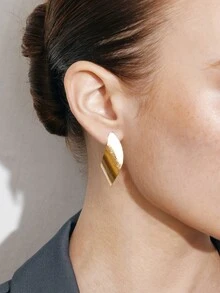 Ashenrae Gold Twisted Geometric Earrings, Suitable For Women - Gold - View 2