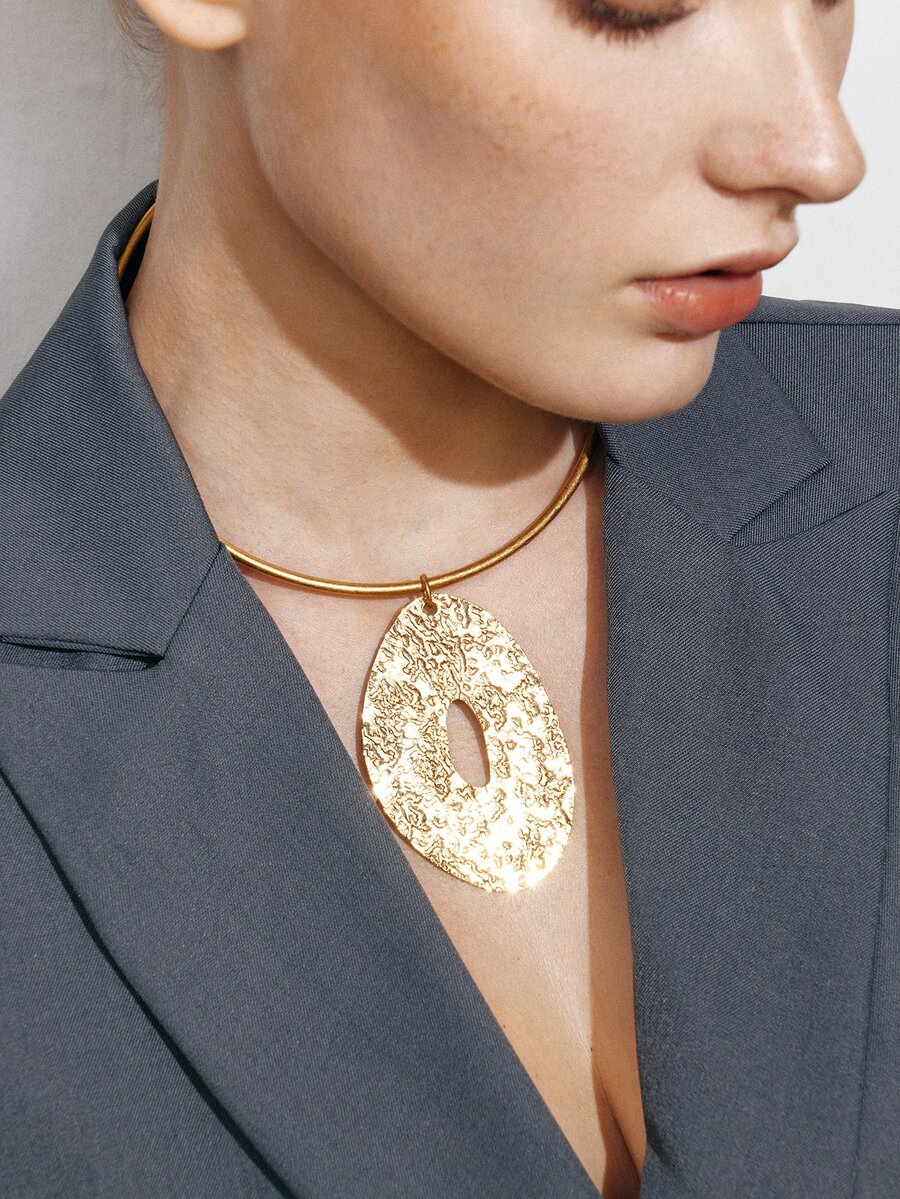 Ashenrae 1pc Oval-Shaped Gold Pendant Necklace (Women) - Gold - View 1