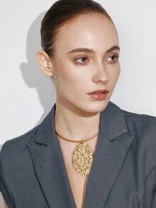 Ashenrae 1pc Oval-Shaped Gold Pendant Necklace (Women) - Gold - View 5