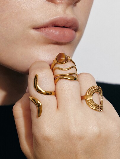 Ashenrae Juego de 4 anillos de acero inoxidable chapados en oro de estilo vintage y old money con diseño geométrico ovalado y líneas, adecuado para el uso diario de las mujeres