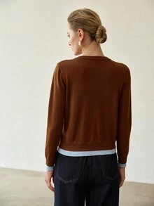 MOTF PREMIUM SWEATER WANITA DENGAN TRIM KONTRAS, KANCING DEPAN, DAN LEHER BULAT - Coklat - View 4