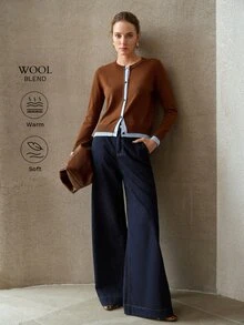 MOTF PREMIUM SWEATER WANITA DENGAN TRIM KONTRAS, KANCING DEPAN, DAN LEHER BULAT - Coklat - View 2