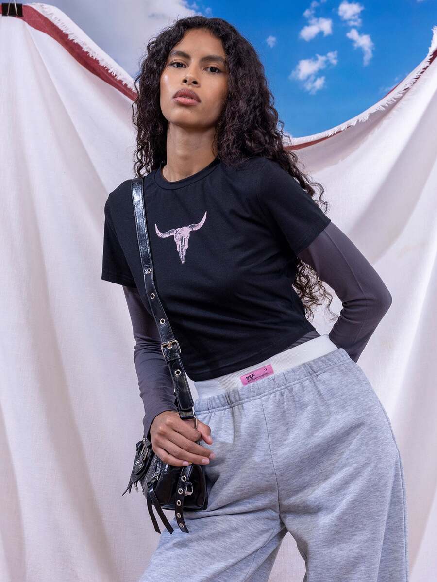 East & Noor Casual Minimalist Cow Head Graphic Round Neck Short Sleeve Cropped Fitted Women T-Shirt, Suitable For Summer Suitable For Going Out - Black - View 1