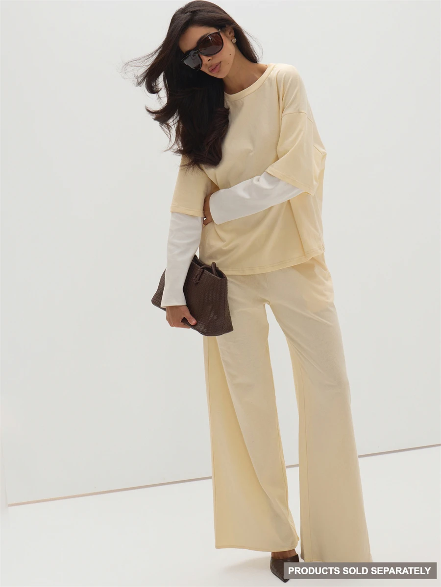 MUSEYN Kaos Oversize Lengan Panjang Leher Bulat Warna Krem dengan Bahan Jersey Kontras - Kuning muda - View 1