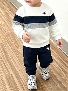 2件組小男孩休閒運動學院街頭風可愛酷馬圖案拼色條紋運動衫+長褲，適合日常穿著、上學、外出、運動，春秋季節穿著，為男孩提供多種搭配選擇，增加服裝組合多樣性，整體設計簡約優雅，舒適時尚 - 黑與白 - 查看 1