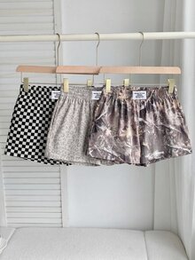 SHEIN EZwear 三件套舒适迷彩印花、复古豹纹印花、赛车格纹图案女士休闲短裤，梭织面料，适合日常穿着，迷彩印花短裤套装 - 彩色 - 查看 5
