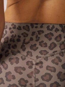 Aralina 女款豹紋短版背心與短褲運動套裝 - 棕色 - 查看 5