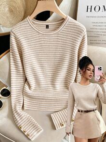 SHEIN Raffinéa Blusa casual elegante para mujer con rayas horizontales, textura, cuello redondo, manga larga, puño con botón y decoración metálica, para uso diario - Caqui - Ver 4