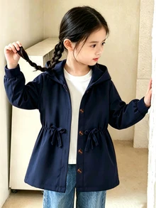 SHEIN Elladie kids 女童純色海軍藍 3D 春秋返校休閒夾克，附蝴蝶結、人字紋飾邊、極簡收腰設計、琥珀色鈕扣、長袖連帽，適合春秋返校日常穿著，可愛時尚校園穿搭，適用戶外活動、家庭聚會、日常拍照、旅行 - 藏蓝色 - 查看 7
