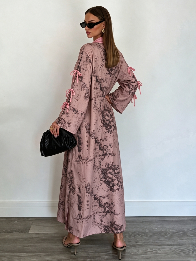 Yasmyna 女款端莊開襟式長袍+希賈布 植物印花燈籠袖寬鬆長版和服外套 - 粉色 - 查看 2