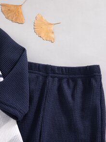 SHEIN Playful Pals 2件組 幼兒男童熱帶牛仔風海軍藍條紋華夫格針織長袖T恤與長褲套裝 家庭穿搭 度假 秋季 校園 社團 - 藍色 - 查看 7