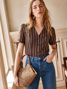 Écloséra Curve Plus Size Brown, Elegant V-Neck, Small Floral Pattern, Women's Blouse – Perfect For Summer Holiday Outfits. - Brown - View 3
