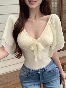 Joudiya 春夏優雅鏤空蕾絲荷葉邊拼接網紗上衣，乳白色蕾絲修身短袖T恤，適合約會、婚禮、派對、正式場合 - 淡黃色 - 查看 4