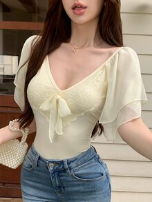 Joudiya 春夏優雅鏤空蕾絲荷葉邊拼接網紗上衣，乳白色蕾絲修身短袖T恤，適合約會、婚禮、派對、正式場合 - 淡黃色 - 查看 1