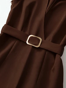 SHEIN Vestido mini ajustado para mujer con cuello en V, sin mangas, hebilla de metal en la cintura, unicolor, diseño elegante y minimalista, para fiesta y oficina, verano - Café - Ver 4