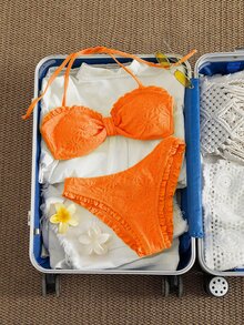 Swim Mod 新款女士优雅清新柠檬黄两件式泳衣，阳光黄奢华质感面料，花卉压纹荷叶边比基尼套装，可拆卸肩带的挂脖式抹胸上衣，高衩性感泳裤，休闲可爱俏皮的Y2K辣妹风沙滩装，适合音乐节、春夏海滩度假、泳池派对、海岛度假等场合，尽显摩登风情。 - 橘色 - 查看 3