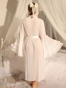 DelicateAllure Camisón de talla grande con encaje elegante romántico noble, patchwork, mangas acampanadas, malla transparente y lazo - Blanco - Ver 3