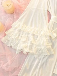 DelicateAllure Camisón de talla grande con encaje elegante romántico noble, patchwork, mangas acampanadas, malla transparente y lazo - Blanco - Ver 8