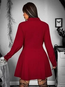 Whyspr Gaun Kemeja Merah Ukuran Besar dengan Motif Bahu dan Blok Warna, Pinggang Terikat, Gaya Gelap untuk Awal Musim Gugur - Burgundy - View 2