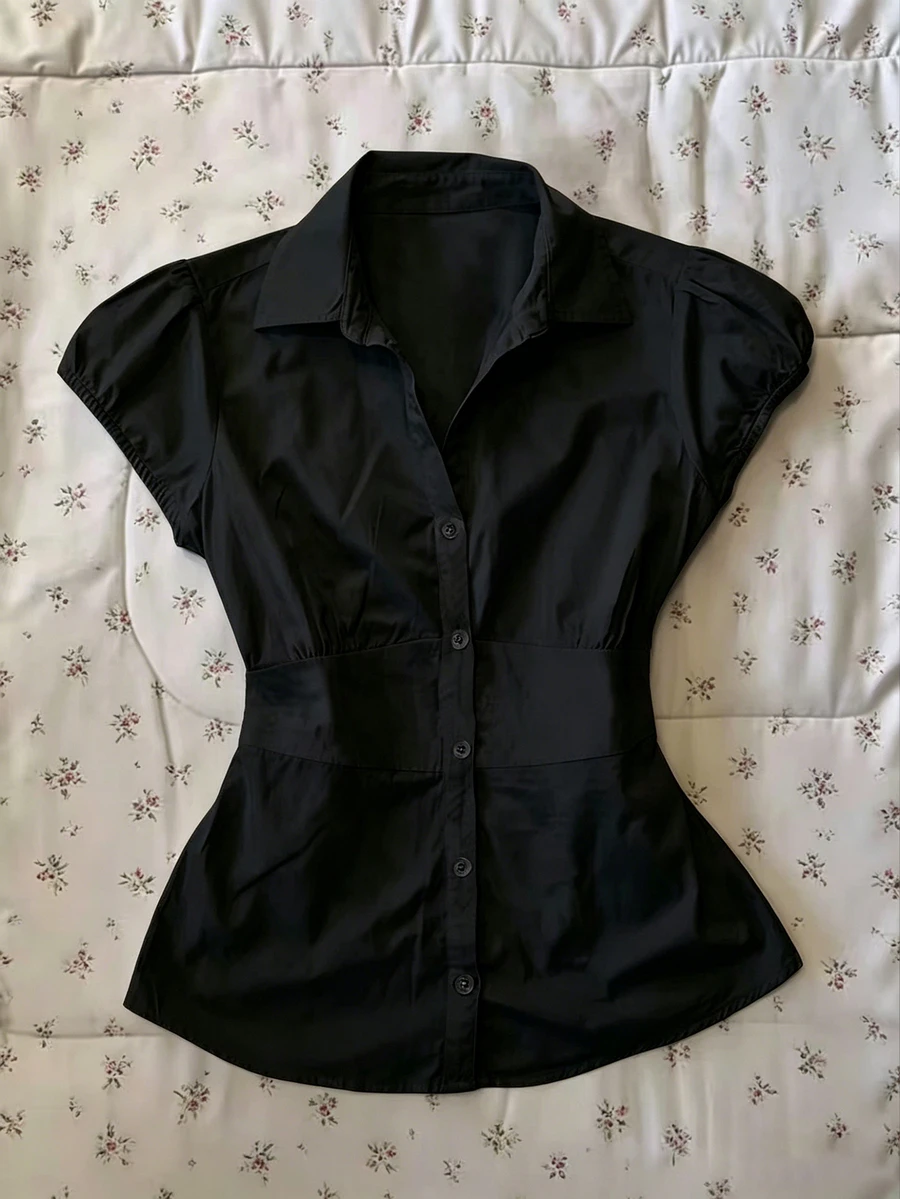 IslaSuriya 女款夏季極簡純色單排扣收腰襯衫 - 黑色 - 查看 1