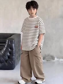 两件套儿童男童休闲条纹圆领宽松短袖T恤和黑色休闲裤针织运动套装，适合春夏季节、郊游、情人节、约会、旅行、度假、家庭聚会、返校、婚礼、晚宴、运动、生日派对等场合。 - 彩色 - 查看 2