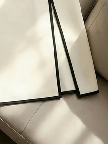 SHEIN Raffinéa 法式高端设计，性感百搭的黑白撞色装饰纽扣无袖连衣裙，优雅派对礼服，度假装，情人节装，黑白连衣裙，春夏连衣裙，沙滩装，撞色连衣裙 - 黑與白 - 查看 6
