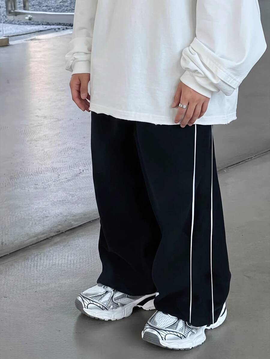 男童休闲运动裤，直筒版型，柔软舒适，带抽绳装饰，适合日常穿着、上学、户外活动、运动，春夏秋冬四季皆宜。