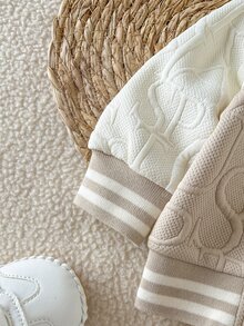 SHEIN 2件組新生兒字母3D毛巾刺繡卡其色拼接棒球夾克褲套裝，簡約休閒百搭秋冬穿搭 - 杏色 - 查看 7