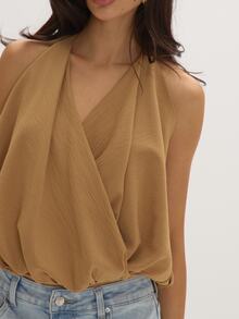 MUSEYN Atasan Halterneck Model Drape dengan Bagian Belakang Rendah Warna Cokelat Muda - Coklat - View 5