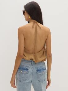 MUSEYN Atasan Halterneck Model Drape dengan Bagian Belakang Rendah Warna Cokelat Muda - Coklat - View 3