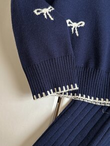 SHEIN Girls' Autumn/Winter Fashion Heart Pattern Jacquard Bow Decor Knitted Cardigan & Pleated Umbrella Skirt Set - Apricot - View 3