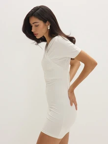 MUSEYN Gaun Lilit Lengan Pendek Model Silang Warna Krem - Putih - View 4