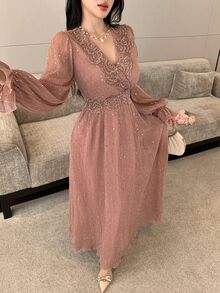 Celisse Gaun Panjang Pesta Elegan untuk Wanita dengan Hiasan Payet, Jala, Leher Silang, dan Patchwork Renda - Khaki - View 3