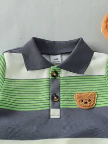 SHEIN 男嬰嬰兒休閒可愛熊刺繡徽章不對稱條紋短袖 Polo 衫與短褲套裝，適合夏季 - 彩色 - 查看 6